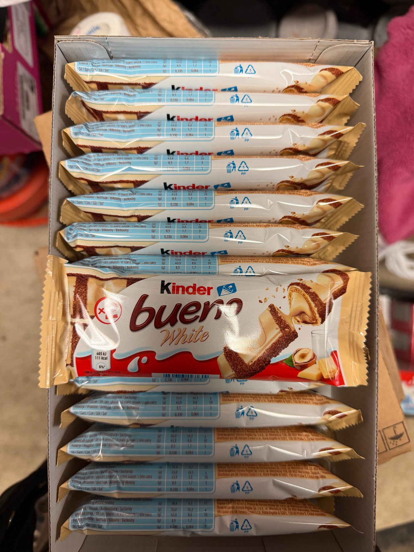 Kinder Bueno White – White Chocolate & Hazelnut Cream Bar 🍫🤍
